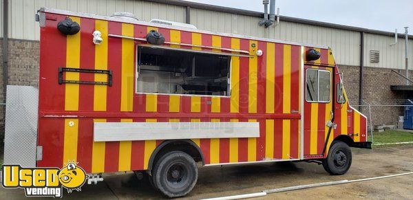 Awesome Low Mileage Ford F590 Utilimaster 25' Diesel Step Van Food Truck