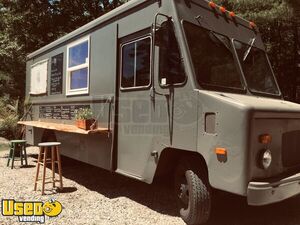 Beautiful Chevrolet P30 20' Kitchen Catering Food Truck with Smoker