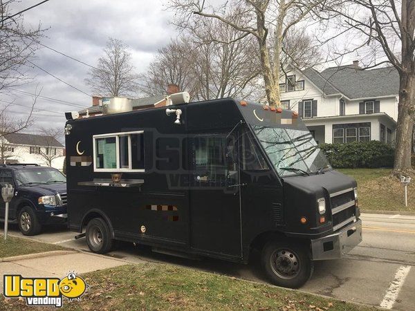 Newly Painted 2003 E450 Super Duty Kitchen on Wheels / Used Food Truck