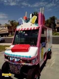 12' Ice Cream Truck / Very Cute Head-Turning Mobile Ice Cream Parlor