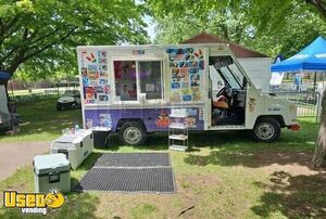 Versatile - 17' Utilimaster Ice Cream/Soft Serve Concession Truck