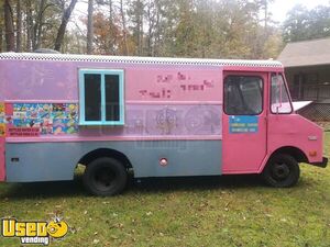 Used GMC 19' P30 Ice Cream / Empty Food or Beverage / Retail Truck