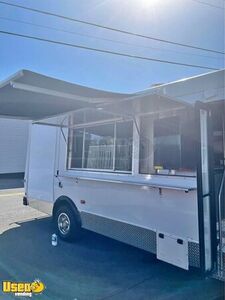 Like-New 2016 Ford E-450 Commercial Kitchen Food Truck
