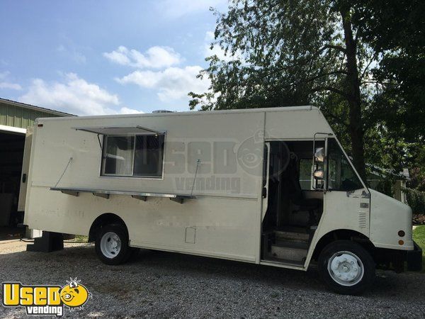 Gorgeous 2001 26' Diesel Freightliner MT45 Food Truck w/ 2019 Kitchen Build-Out