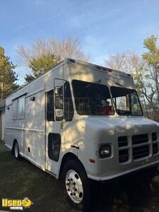 2000 International 1652SC All-Purpose Food Truck with Newly Built Kitchen