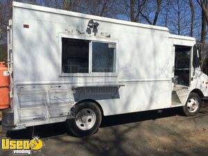 7.6' Chevrolet P30 Great Running Food Truck / Used Mobile Kitchen