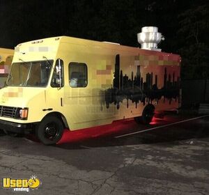 Fully-Loaded 2000 Chevrolet P-30 35' Step Van Kitchen Food Truck