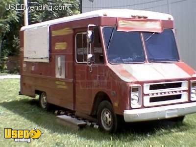 1993 Chevy P30 V6 Concession Truck & Trailer
