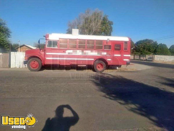 International 3700 Diesel Bus Kitchen Food Truck / Great Working Kitchen on Wheels