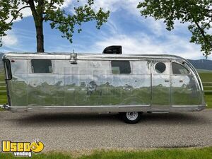 Vintage - 1947 Spartan Manor Shaved Ice/Ice Cream Trailer
