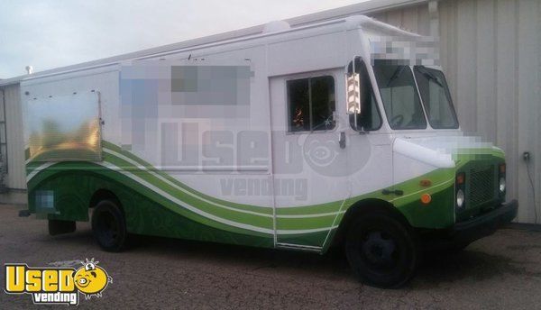 28' Chevrolet P30 Step Van Kitchen Food Truck / Used Kitchen on Wheels