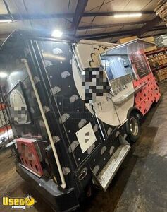 2006 Ford Starcraft Inspected Food Truck / Mobile Kitchen with Lots of Upgrades