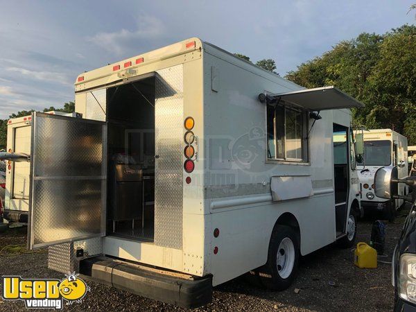 2003 Workhorse P42 Diesel Food Truck with 2019 Kitchen