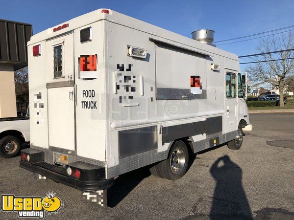 2004 22' Workhorse P Series Food Catering Truck Commercial Mobile Kitchen