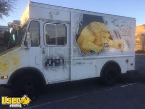 GMC P30 Licensed Diesel Food Truck / Mobile Kitchen Shape