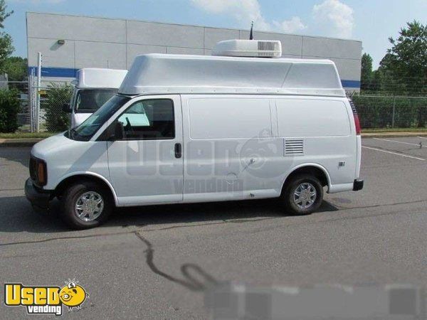 2000 - 18' GMC Savana Lunch Truck