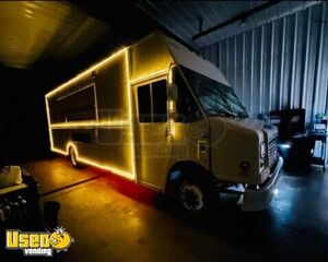 Like New - 2007 Workhorse All-Purpose Food Truck | Mobile Food Unit