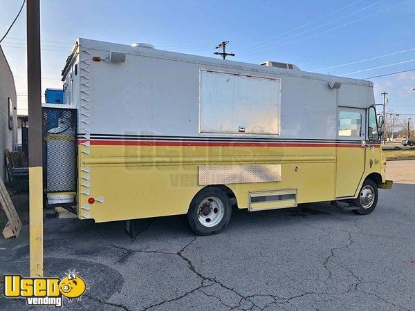 Fully Loaded 30' Chevrolet Grumman Step Van Mobile Kitchen Food Truck