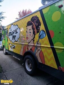 22' P30 Grumman Eye-Catching Mobile Kitchen Food Truck