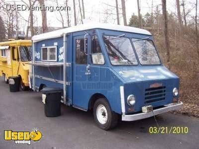 P30 Hot Dog Food Truck