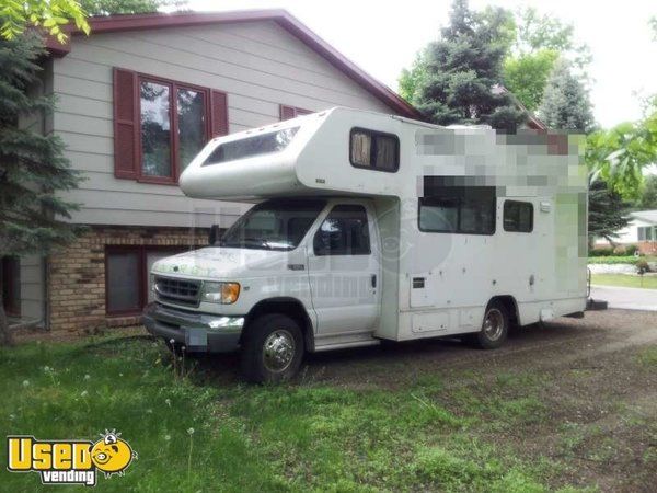 2002 - Winnebago Spirit Mobile Kitchen