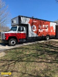 Ready to be Personlized 30' Food Truck Good Working Condition