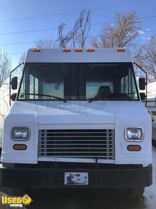 2007 Workhorse 18' Step Van Food Truck with New and Unused 2022 Kitchen