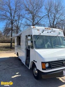 2004 Workhorse P42 Food Truck | Mobile Street Vending Unit