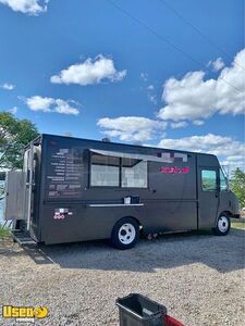 Fully Equipped Diesel Freightliner Utilimaster Food Truck Mobile Kitchen
