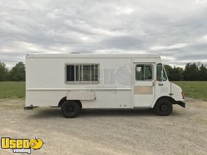 Inspected - 22' GMC P3500 Diesel Step Van Street Food Truck with 2022 Kitchen Build-Out
