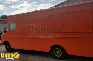 14' Chevrolet P30 Basic Food Truck / Empty Mobile Concession Unit