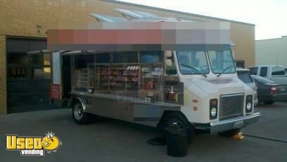 1995 - 32' x 12 Chevy Grumman P30 Mobile Kitchen / Food Truck