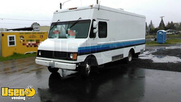 22 ' GM Truck with Kitchen Equipment