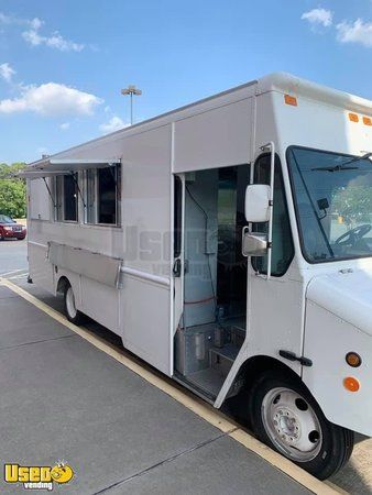 2005 25' Chevy Workhorse P32 Step Van Food Truck with NEW Kitchen