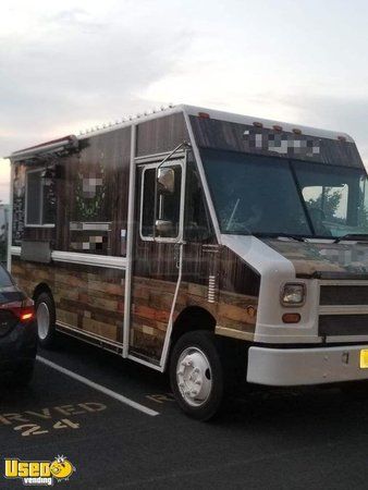 Fully Renovated Upscale Freightliner Food Truck / Used Kitchen on Wheels