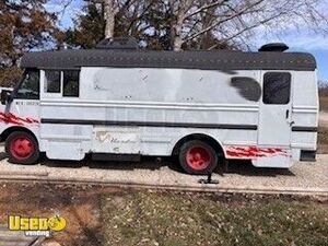 Versatile - Cheverolet P30 All-Purpose Food Truck | Mobile Food Unit