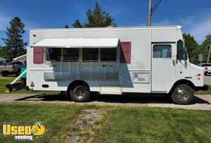 Chevrolet P30 26' Permitted Diesel Food Truck / Professional Mobile Kitchen