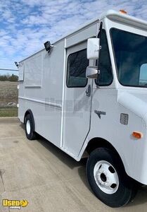 25' Chevrolet P30 Step Food Truck with 2019 Commercial Kitchen Build-Out