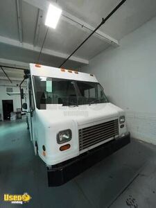 LOADED NICE 2011 Ford 450 Food Truck w/ NEW 2022 Kitchen Buildout & Pro-Fire Suppression