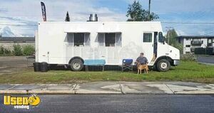 2001 Freightliner International Food Truck Concession Mobile Kitchen w/ Cummins Diesel