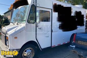 Clean - Chevrolet P30 All-Purpose Food Truck Mobile Food Unit