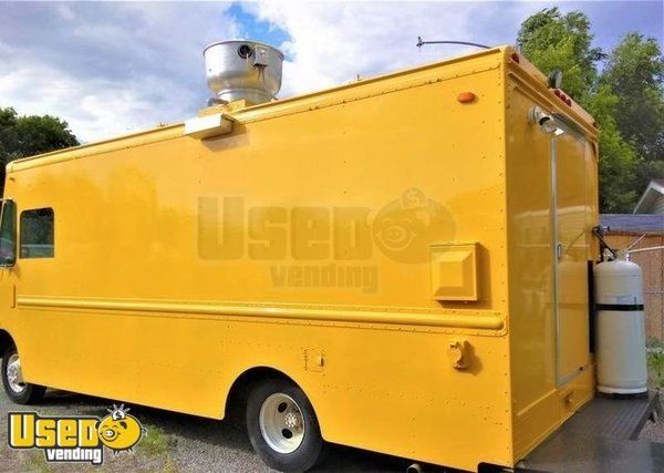 Super Neat Step Van Kitchen Food Truck / Used Mobile Food Unit