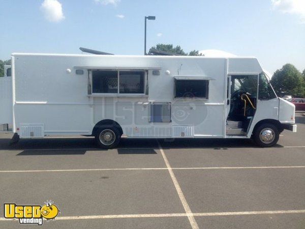2014 - 22' E-59 Ford V-10  Food Truck Mobile Kitchen