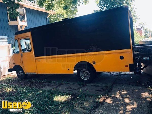 Ready to Use Chevrolet P30 16' Step Van Barbecue and Kitchen Food Truck