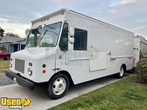 2007 30' Chevrolet Workhorse Food Truck with Pro-Fire Suppression